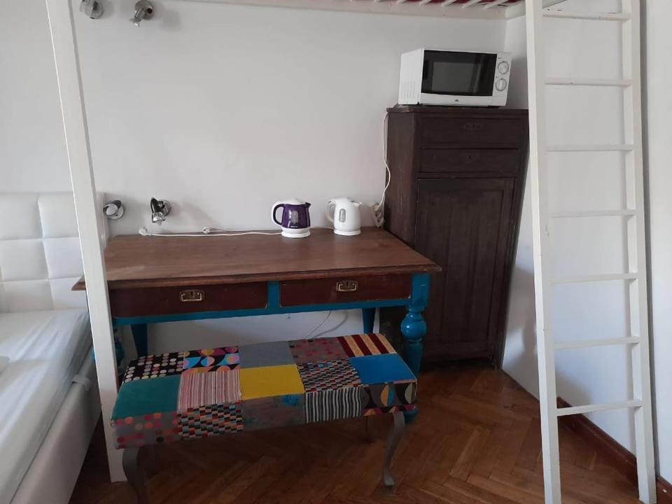 Rodzinna Przestrzen Dla 8 Osob 2 Pokoje Z Lazienka I Mini Aneksem Varsó Kültér fotó