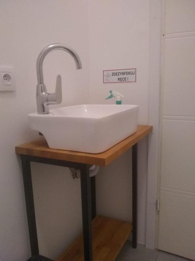 Rodzinna Przestrzen Dla 8 Osob 2 Pokoje Z Lazienka I Mini Aneksem Varsó Kültér fotó