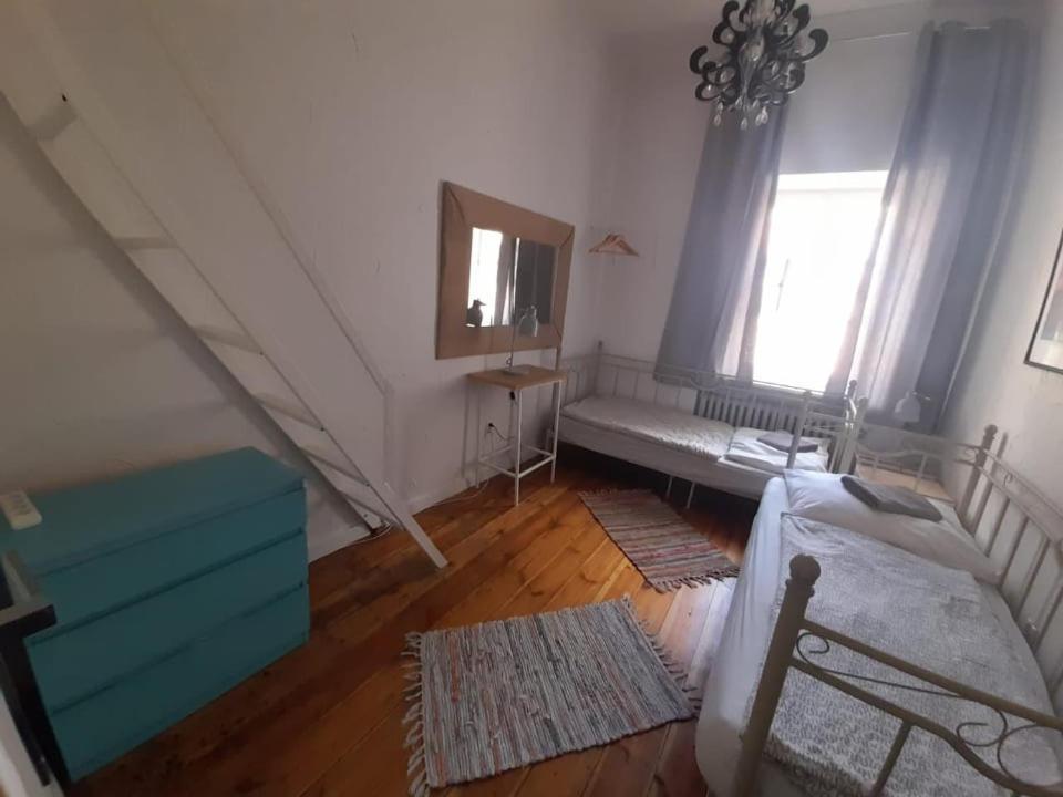 Rodzinna Przestrzen Dla 8 Osob 2 Pokoje Z Lazienka I Mini Aneksem Varsó Kültér fotó